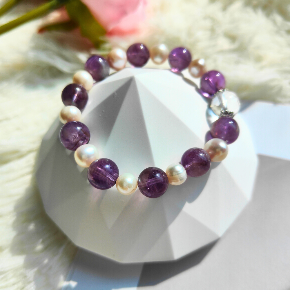 AMETHYST, FRESHWATER PEARL & CLEAR QUARTZ BRACELET