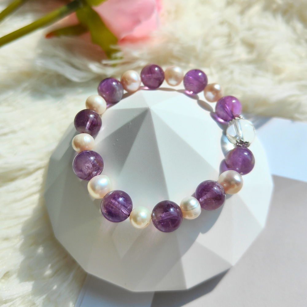 AMETHYST, FRESHWATER PEARL & CLEAR QUARTZ BRACELET